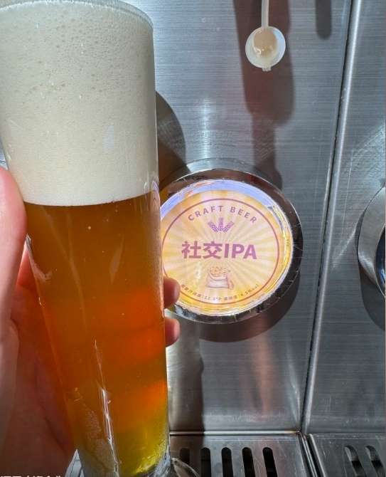 倒啤酒1-社交ipa.jpg